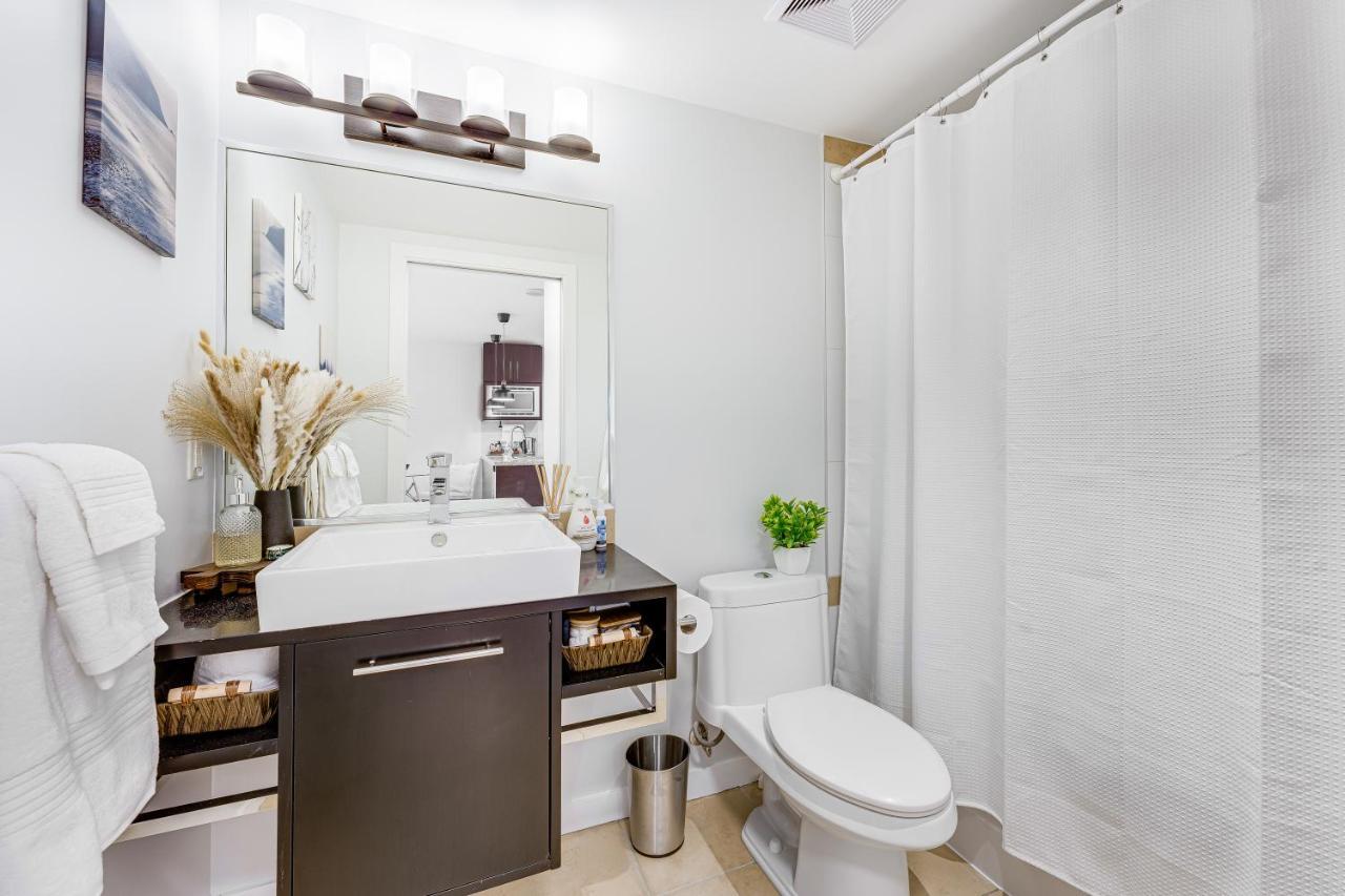 Heart Of Downtown 1 Bd Entire Condo - Pool, Gym, Parking, Office, Ac Vancouver Eksteriør billede